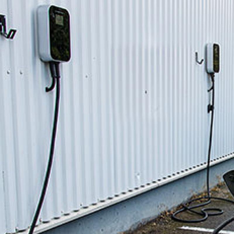 LCD Display Wall-mounted EV Charger with Type2 Cable